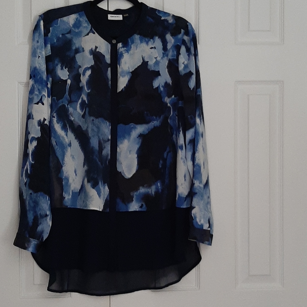 DKNYC blue and white blouse